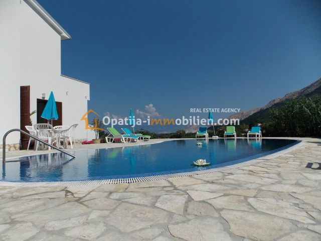 VILLA CON 6 APPARTAMENTI CON PISCINA-BAŠKA