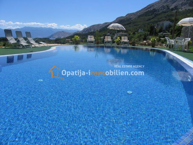 VILLA CON 6 APPARTAMENTI CON PISCINA-BAŠKA