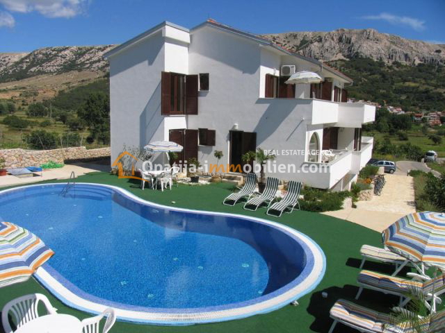 VILLA CON 6 APPARTAMENTI CON PISCINA-BAŠKA