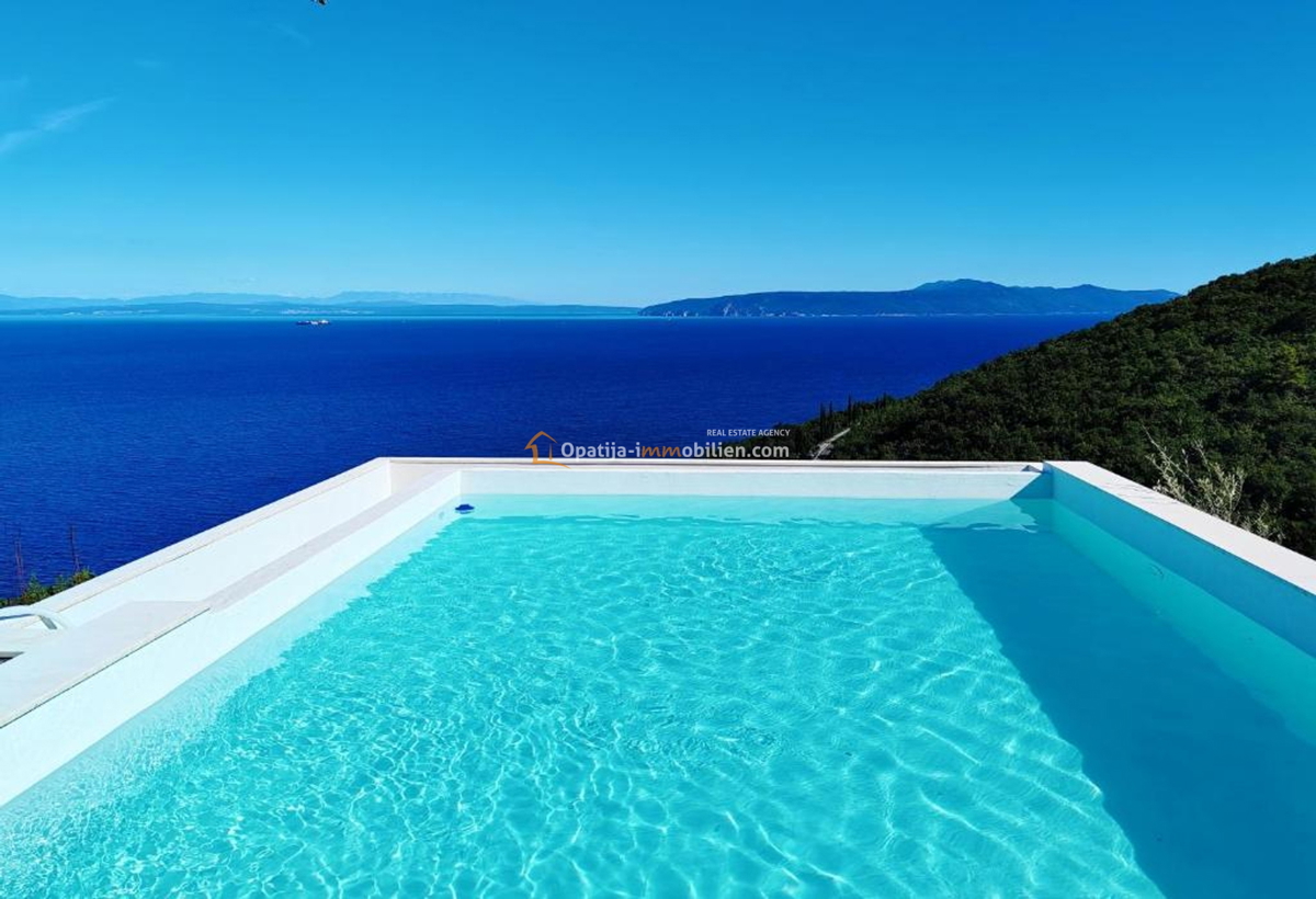 VILLA CON PISCINA - VISTA MARE