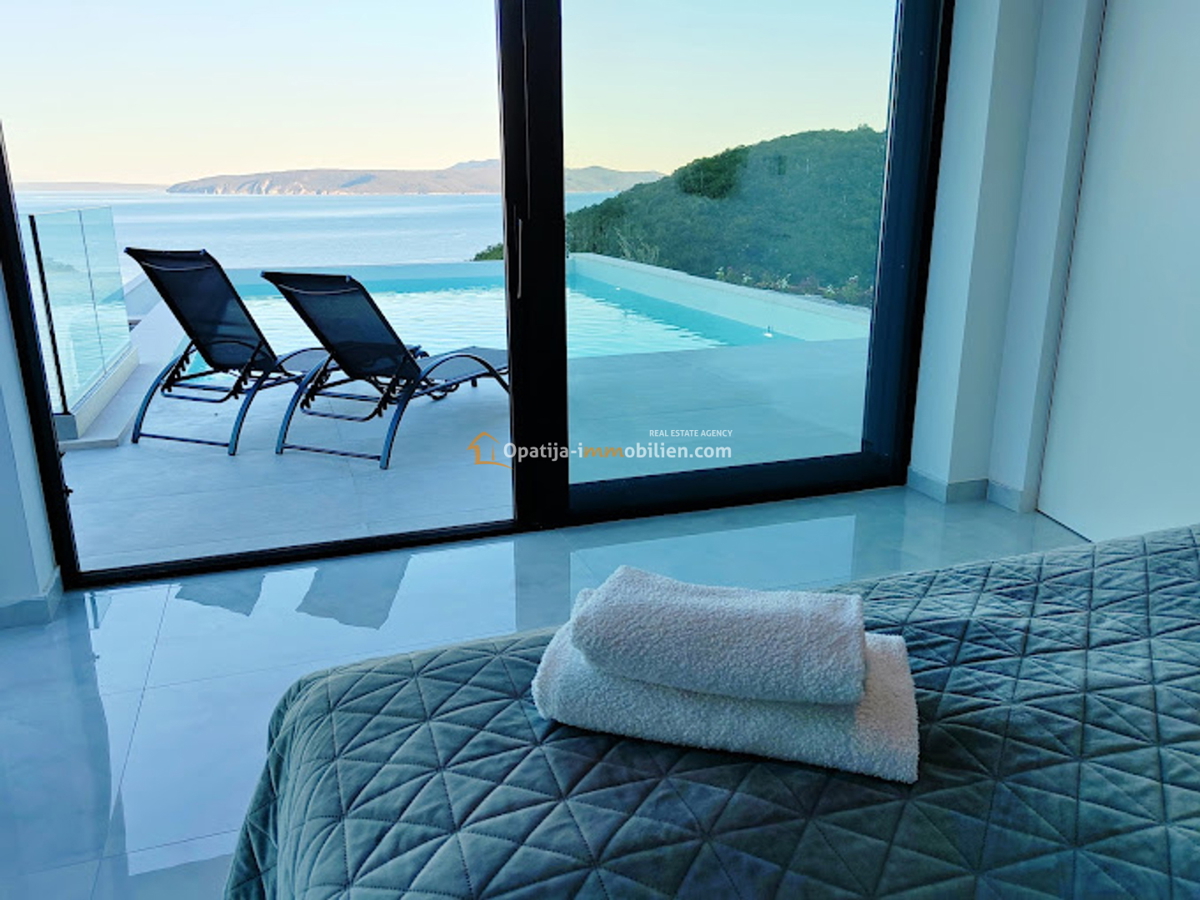 VILLA CON PISCINA - VISTA MARE