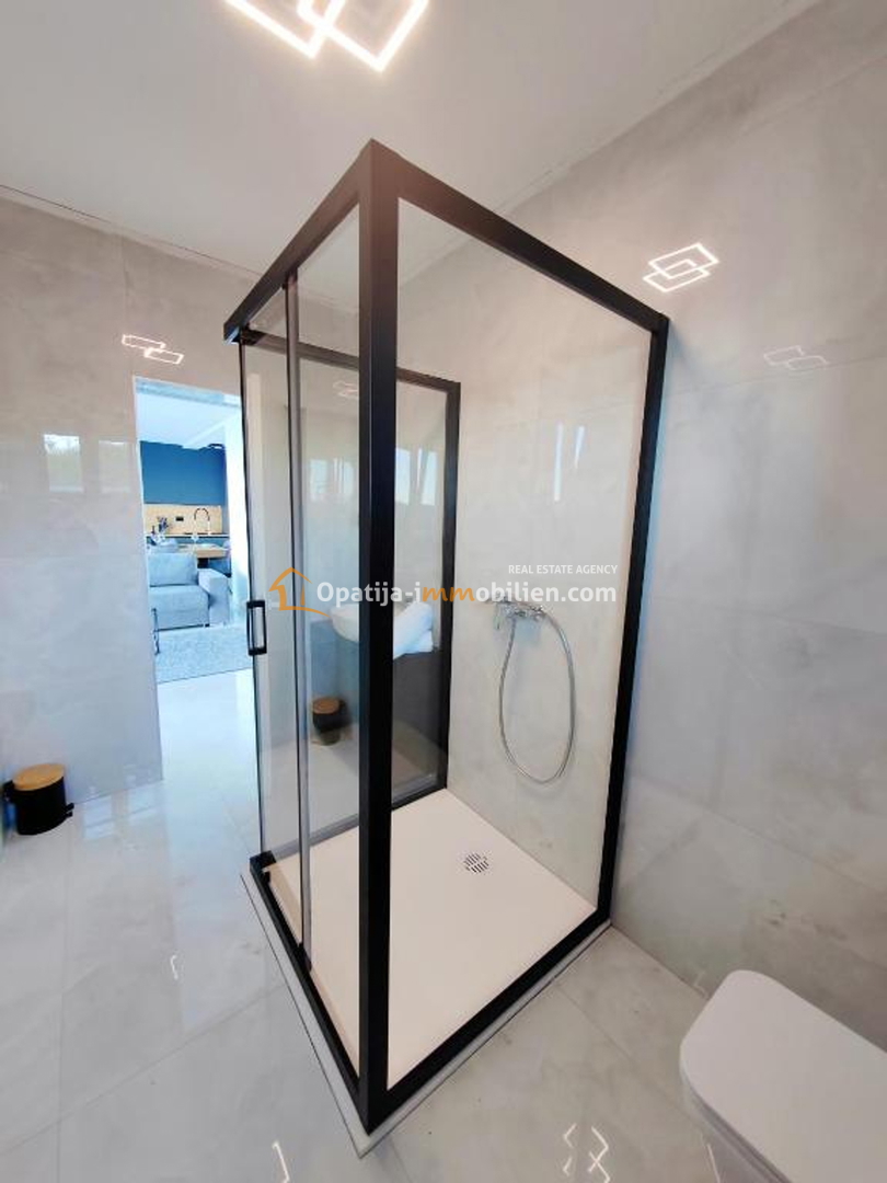 VILLA CON PISCINA - VISTA MARE