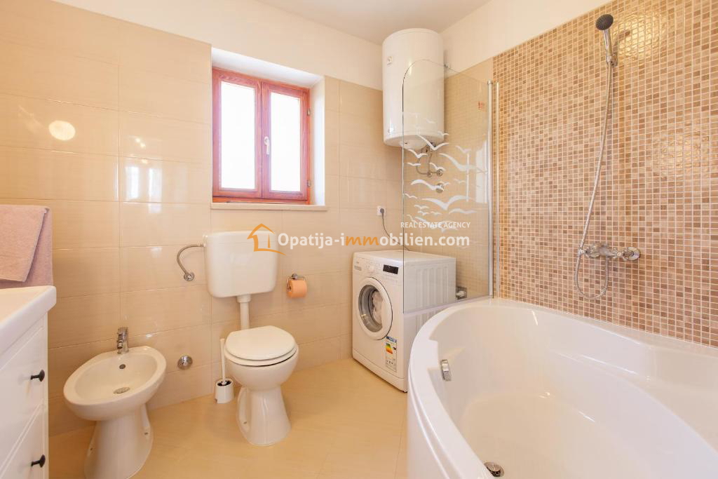 NUOVA VILLA IN PIETRA CON PISCINA-KRK