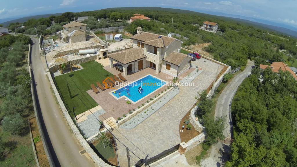 NUOVA VILLA IN PIETRA CON PISCINA-KRK