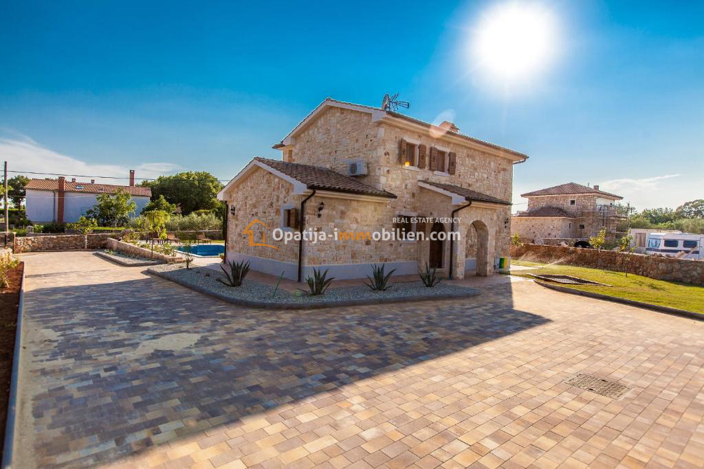 NUOVA VILLA IN PIETRA CON PISCINA-KRK