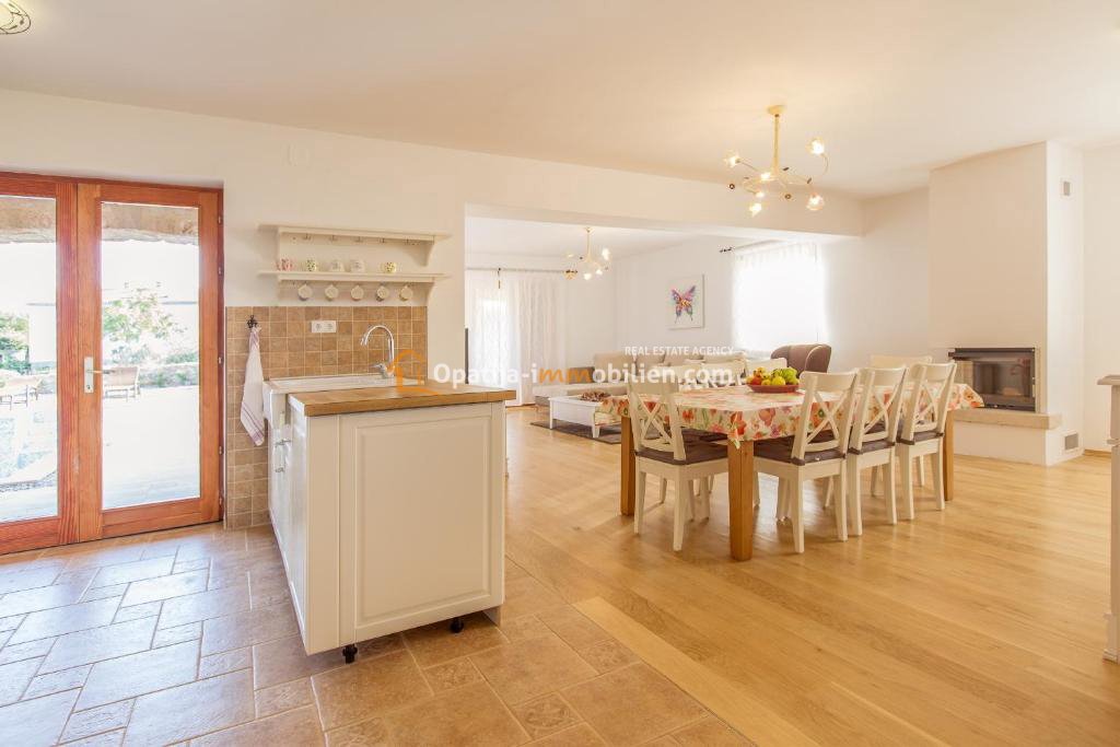 NUOVA VILLA IN PIETRA CON PISCINA-KRK