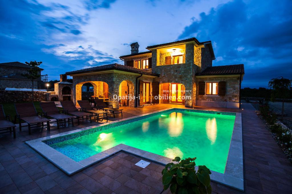 NUOVA VILLA IN PIETRA CON PISCINA-KRK