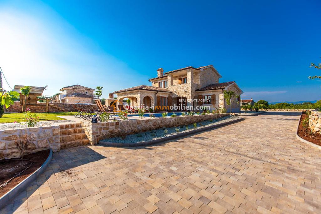 NUOVA VILLA IN PIETRA CON PISCINA-KRK