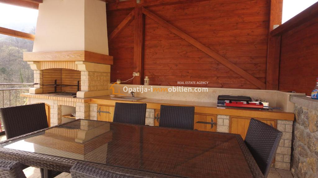 VILLA CON PISCINA E VISTA MARE