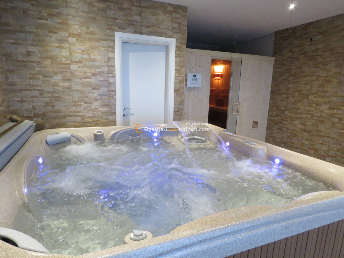 VILLA CON PISCINA E VISTA MARE