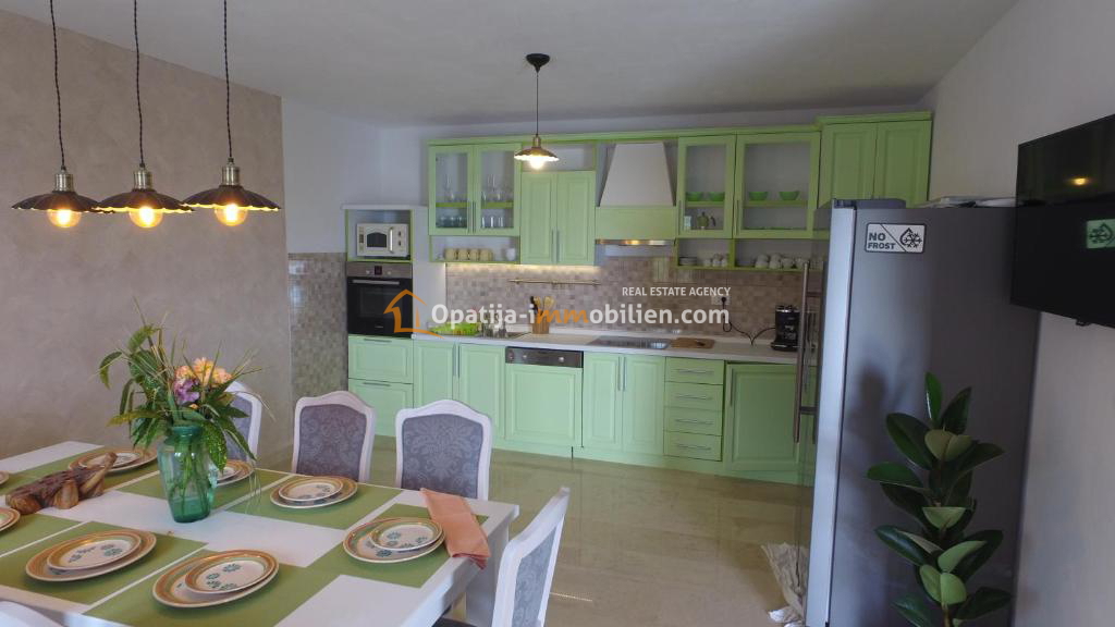 VILLA CON PISCINA E VISTA MARE