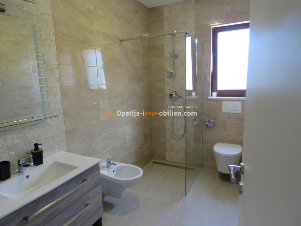 VILLA CON PISCINA E VISTA MARE