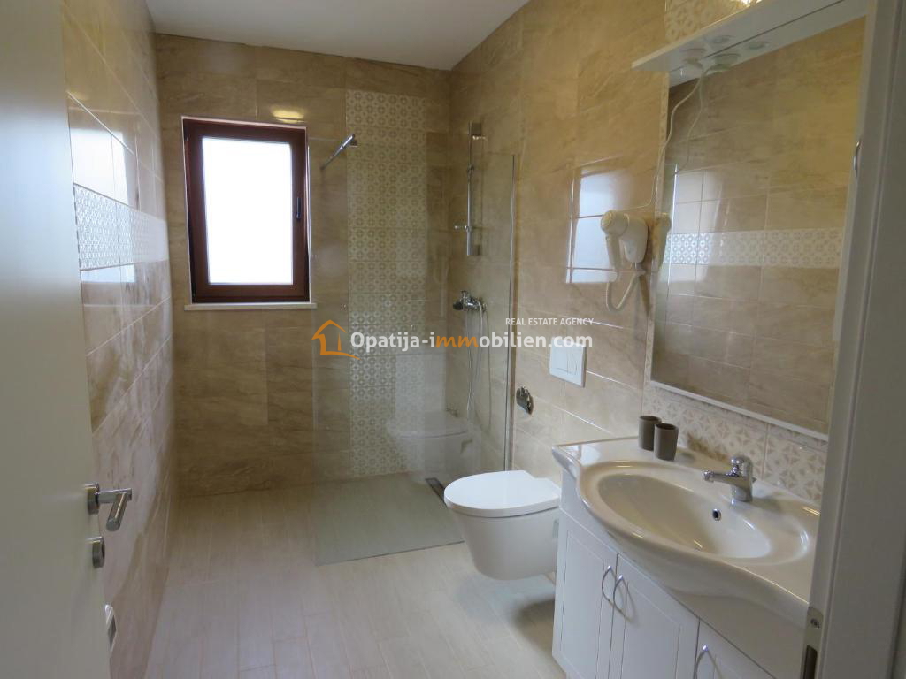 VILLA CON PISCINA E VISTA MARE