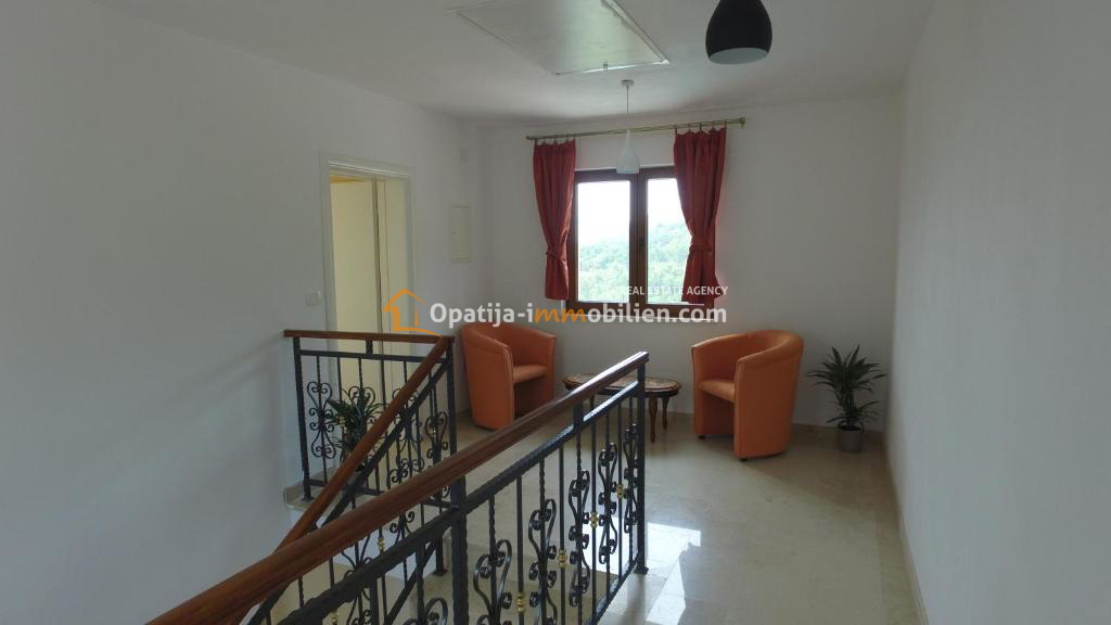 VILLA CON PISCINA E VISTA MARE