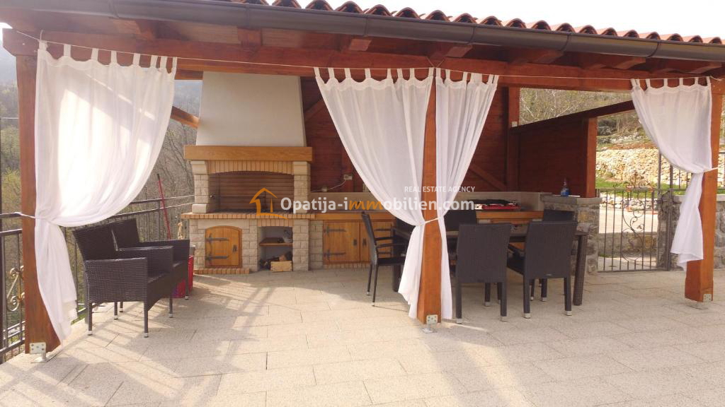 VILLA CON PISCINA E VISTA MARE