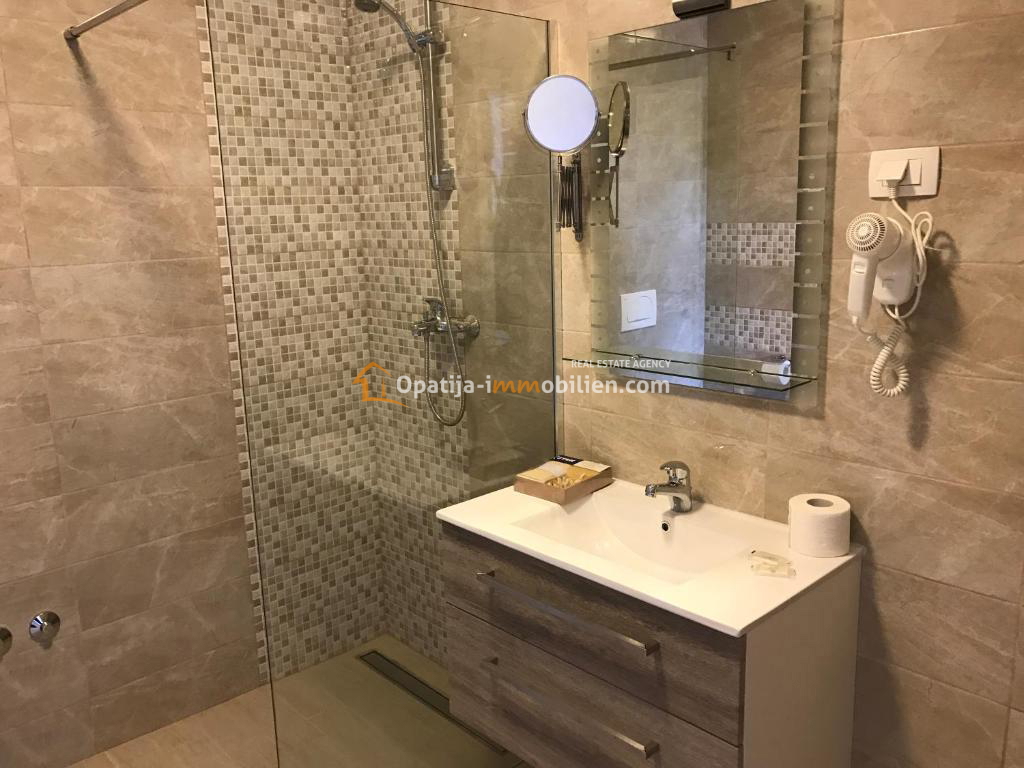 VILLA CON PISCINA E VISTA MARE