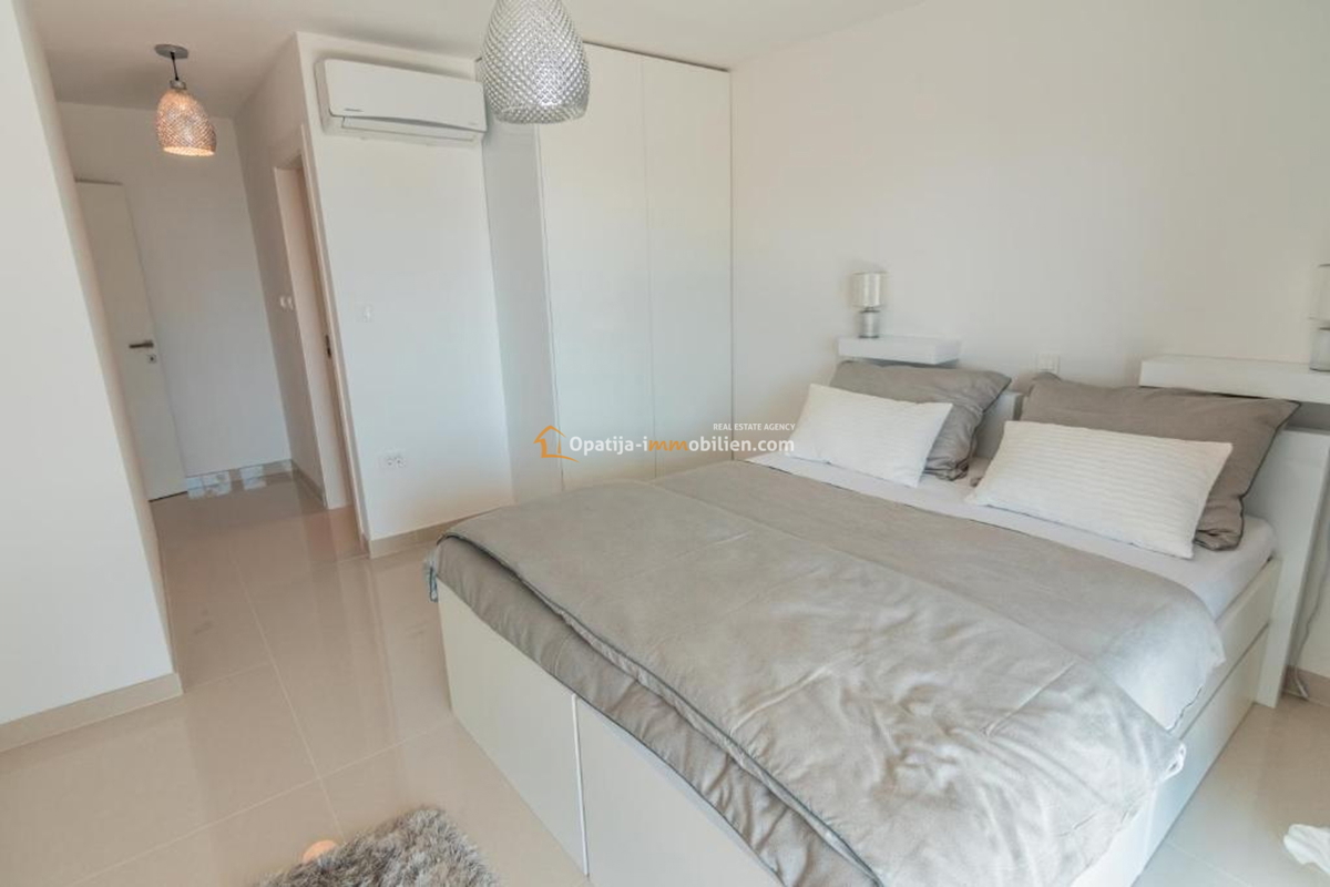 APPARTAMENTO CON PISCINA-OPATIJ RIVIERA