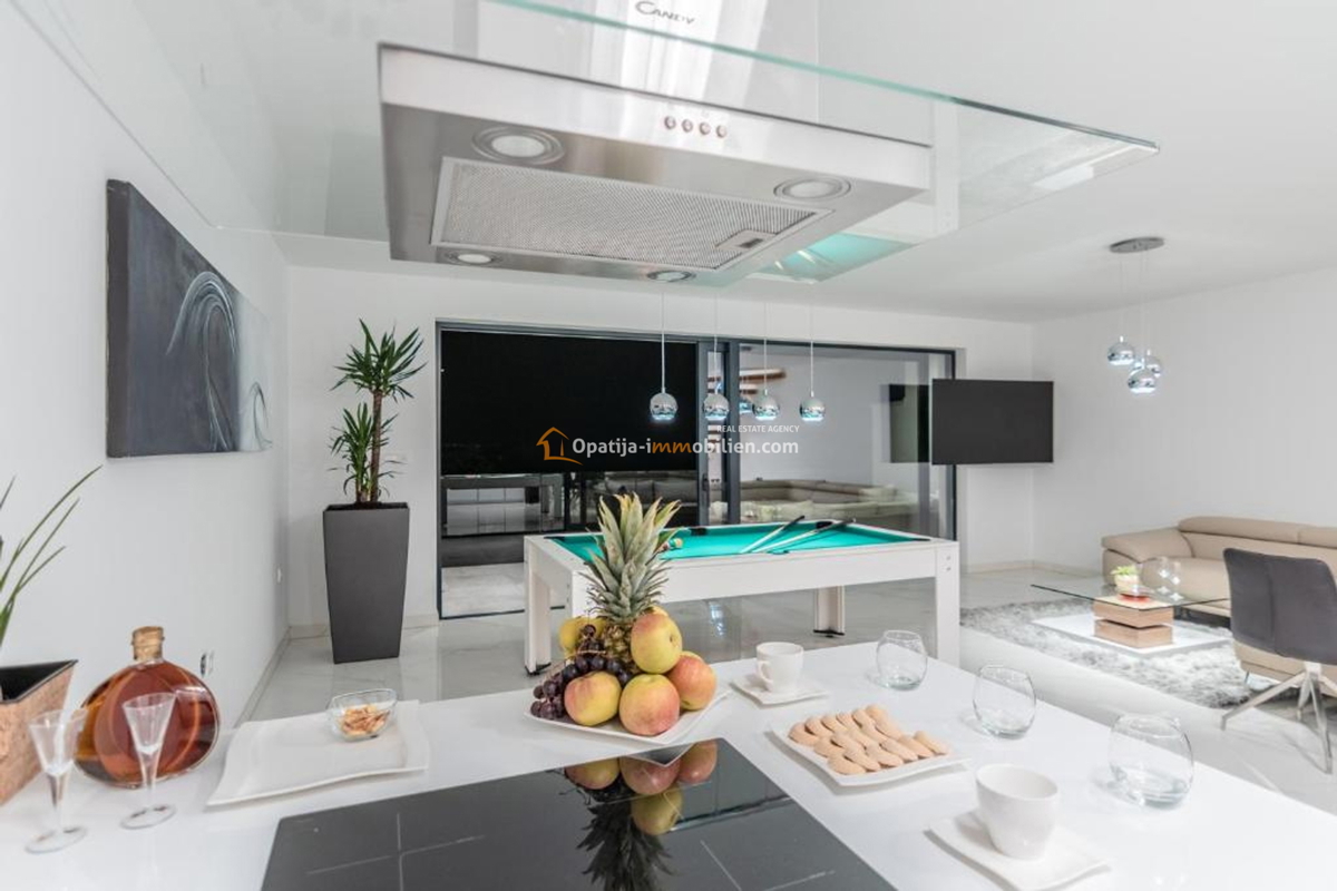 APPARTAMENTO CON PISCINA-OPATIJ RIVIERA