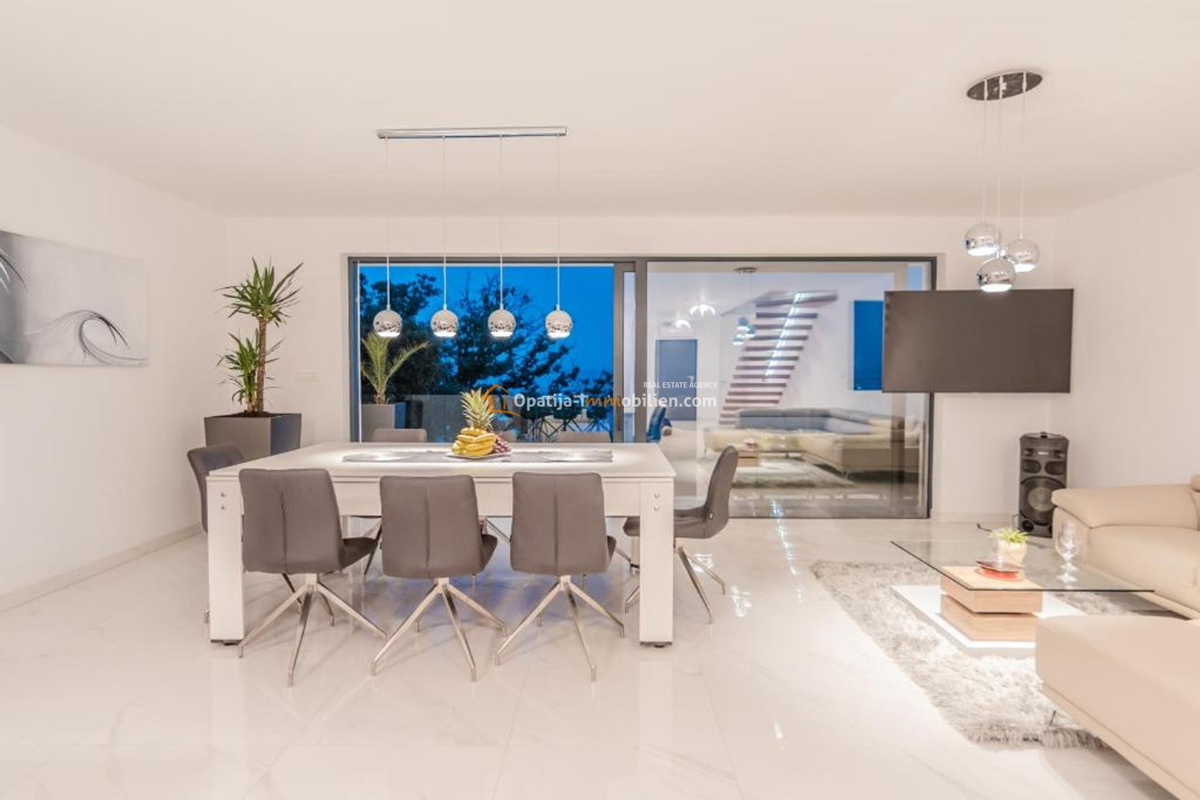 APPARTAMENTO CON PISCINA-OPATIJ RIVIERA