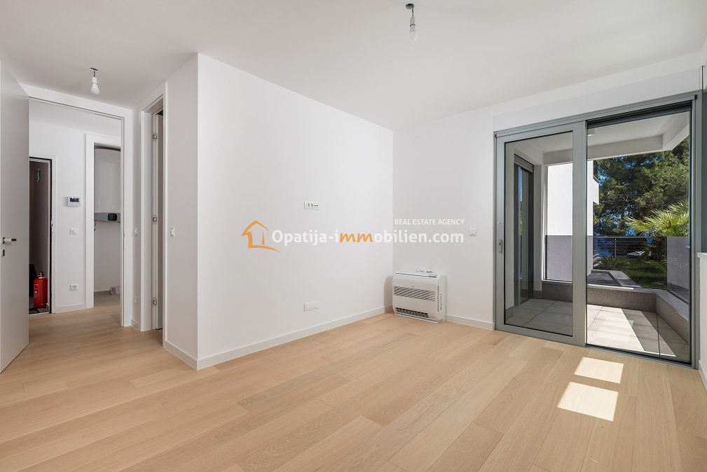 APPARTAMENTO 124 M2 AL PIANO TERRA DI UNA NUOVA COSTRUZIONE CON PISCINA-OPATIJA