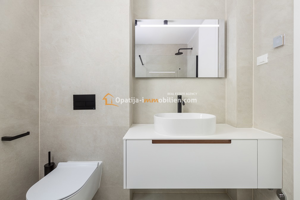 APPARTAMENTO 124 M2 AL PIANO TERRA DI UNA NUOVA COSTRUZIONE CON PISCINA-OPATIJA