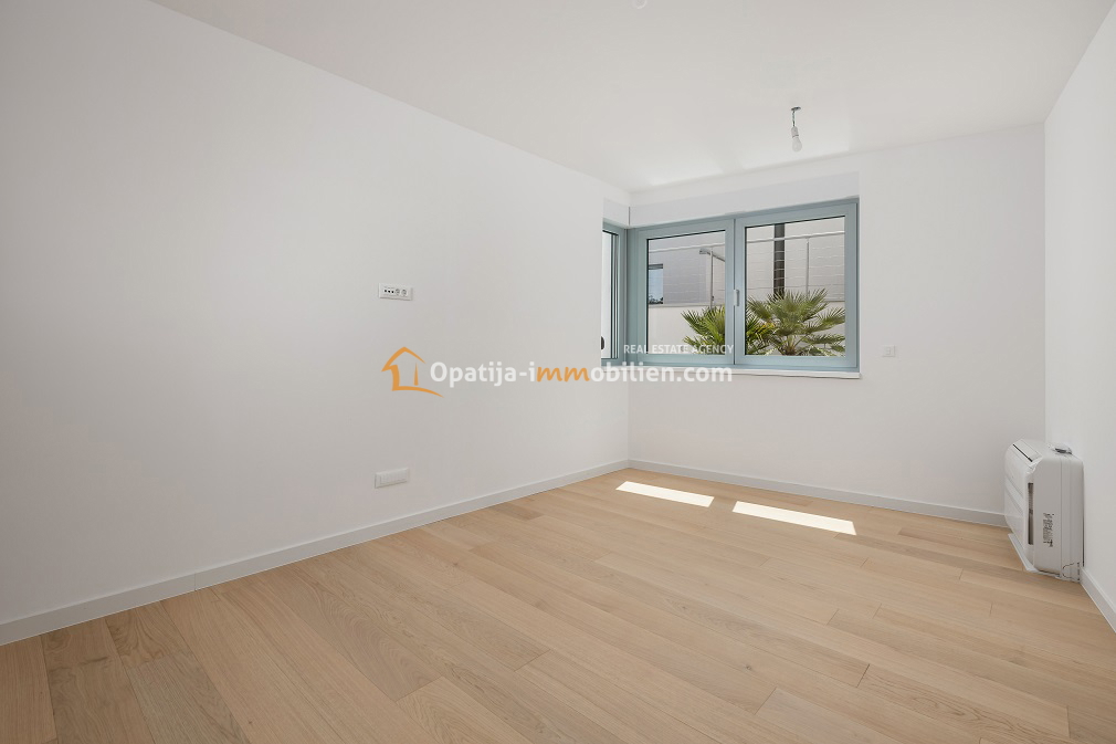 APPARTAMENTO 124 M2 AL PIANO TERRA DI UNA NUOVA COSTRUZIONE CON PISCINA-OPATIJA