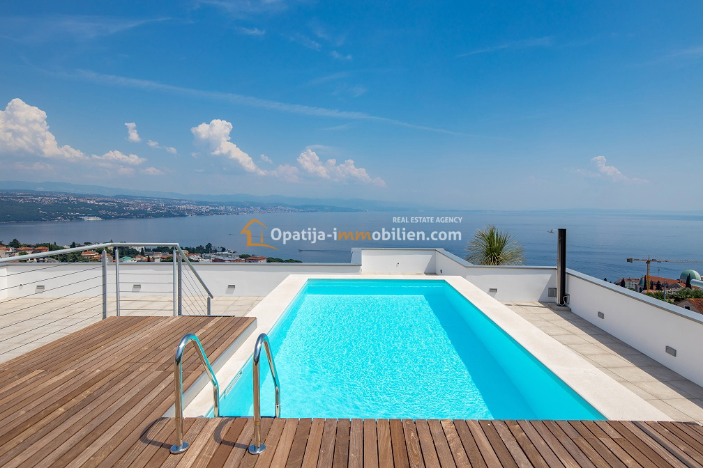 ATTICO CON PISCINA-OPATIJA