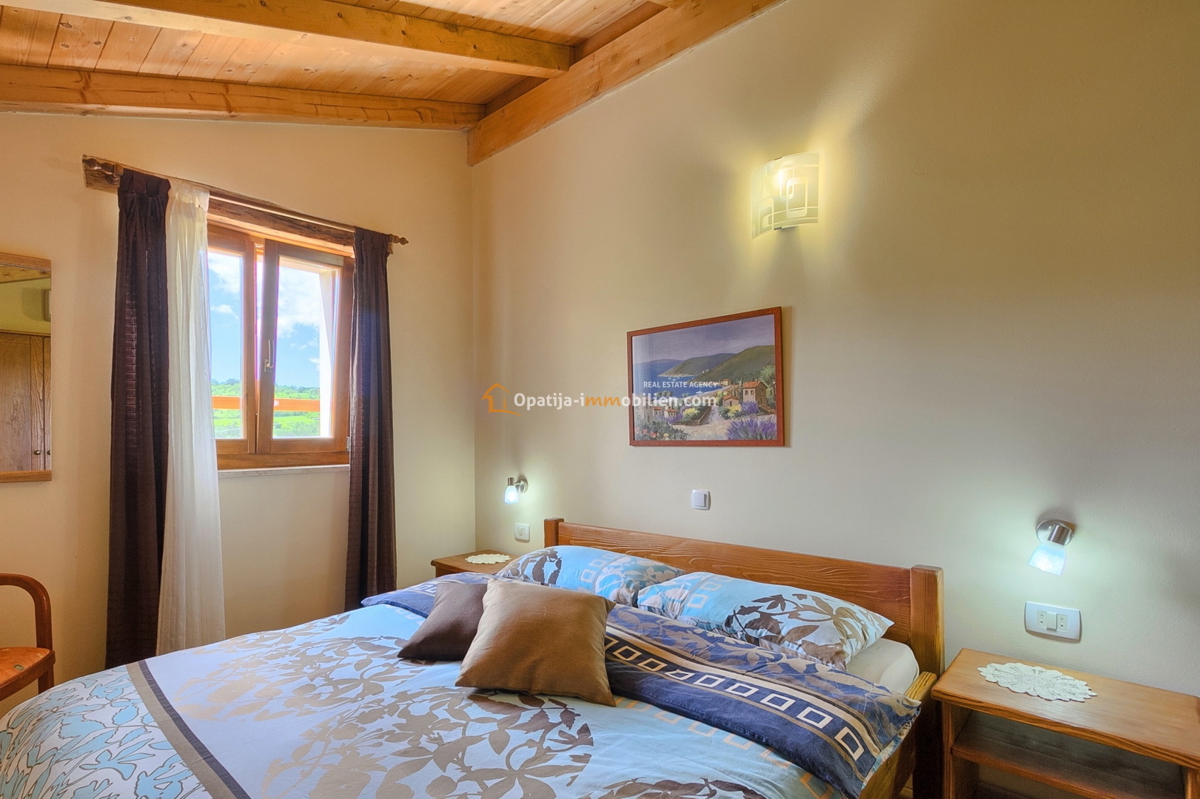 VILLA CON PISCINA 270 MQ - DINTORNI DI PAZINA - ISTRIA