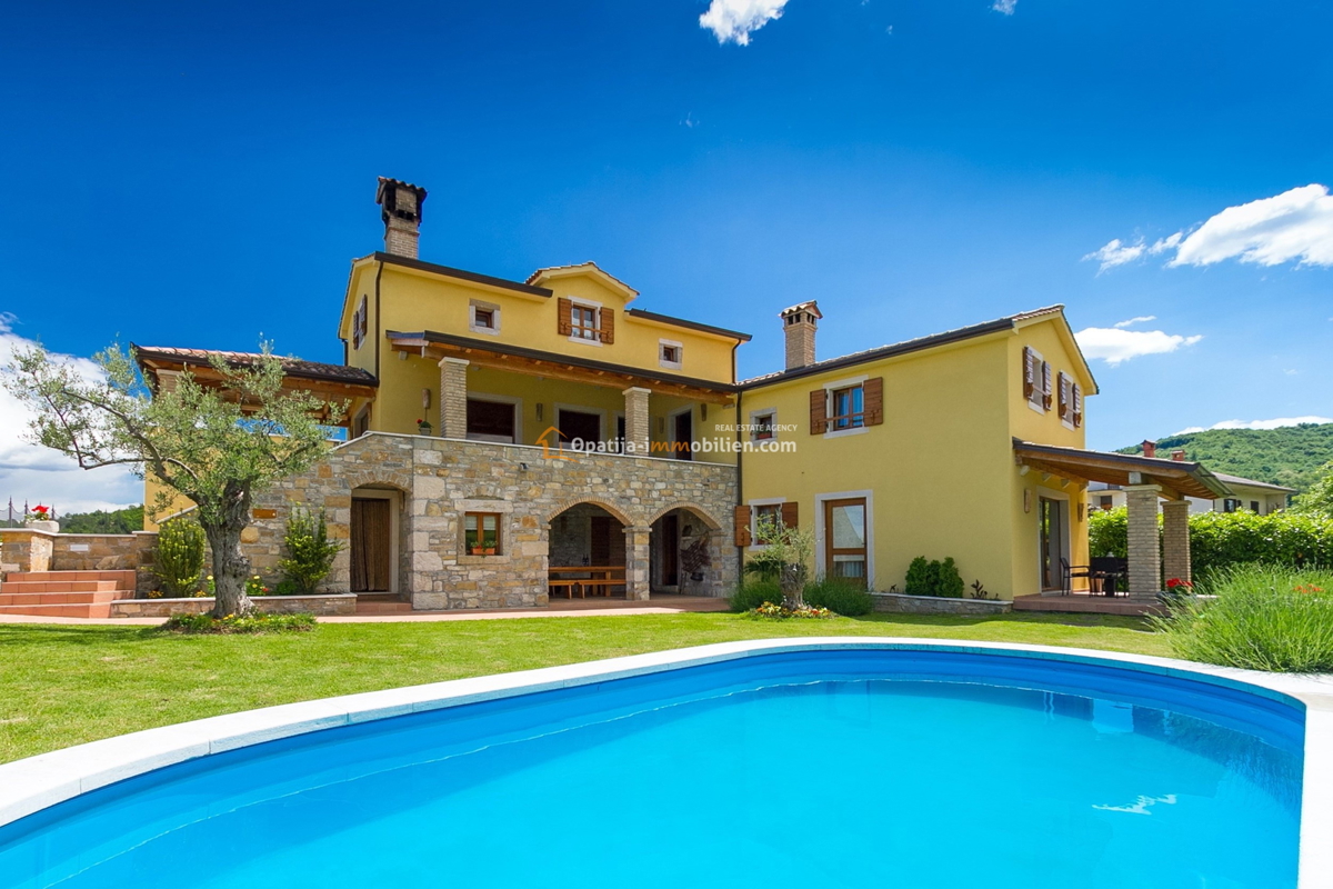 VILLA CON PISCINA 270 MQ - DINTORNI DI PAZINA - ISTRIA