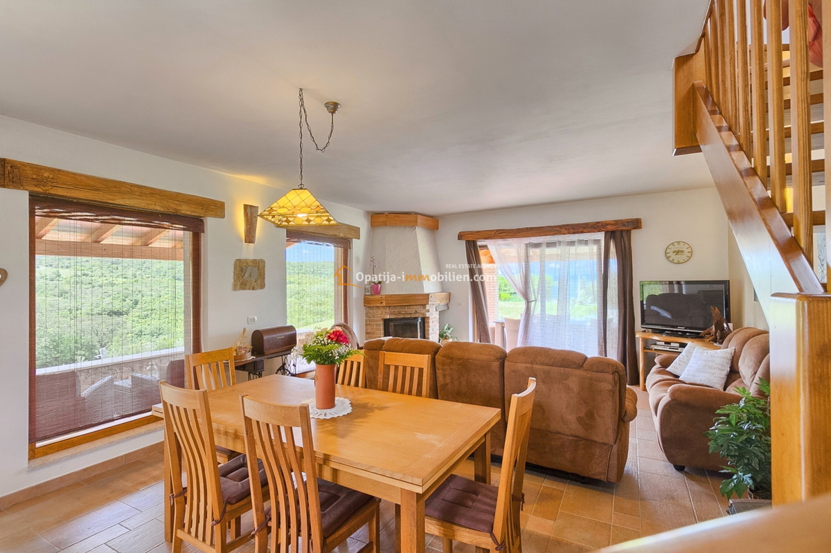 VILLA CON PISCINA 270 MQ - DINTORNI DI PAZINA - ISTRIA