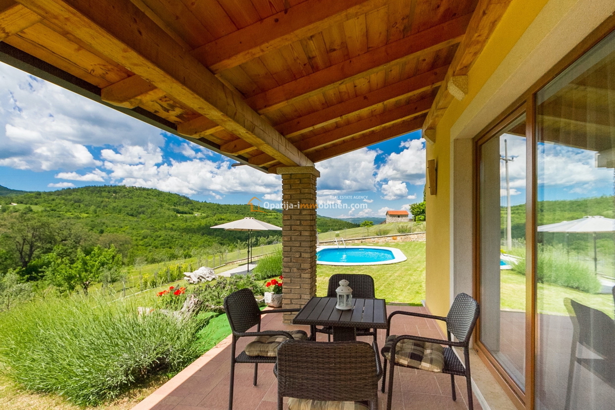 VILLA CON PISCINA 270 MQ - DINTORNI DI PAZINA - ISTRIA