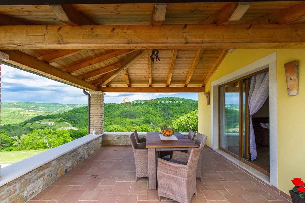 VILLA CON PISCINA 270 MQ - DINTORNI DI PAZINA - ISTRIA