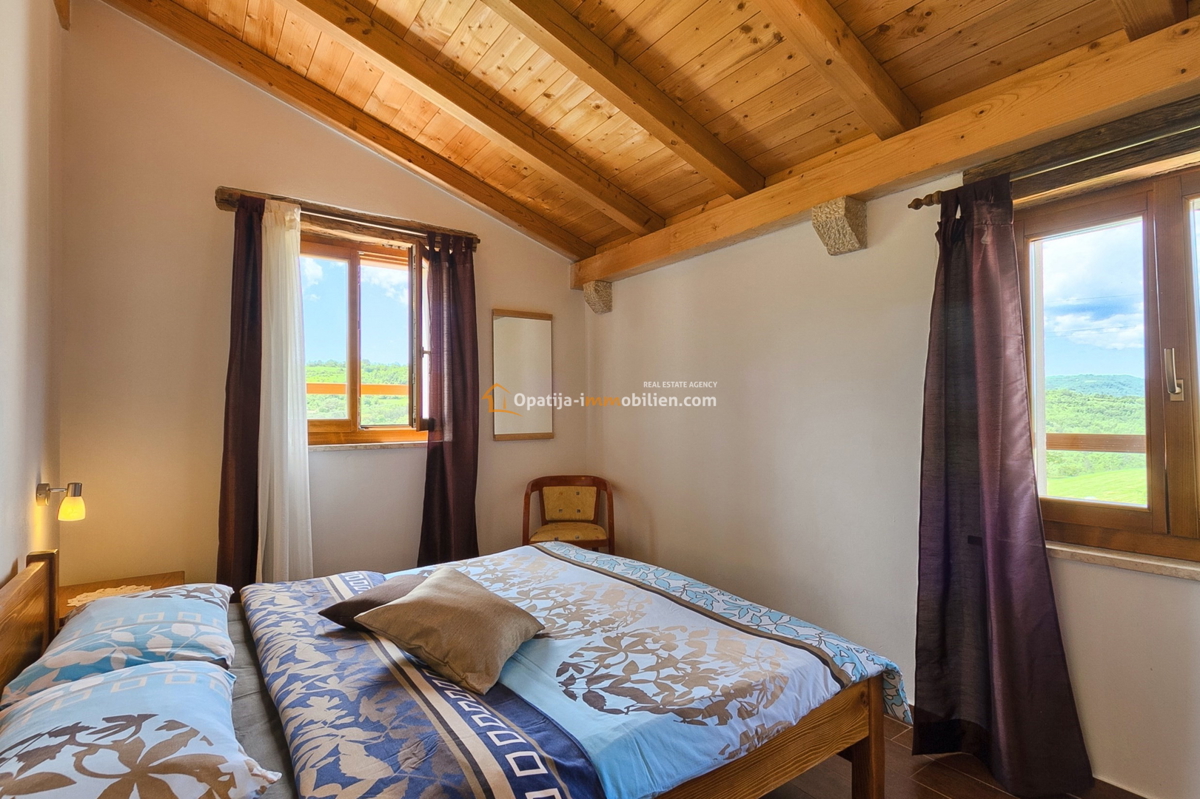VILLA CON PISCINA 270 MQ - DINTORNI DI PAZINA - ISTRIA