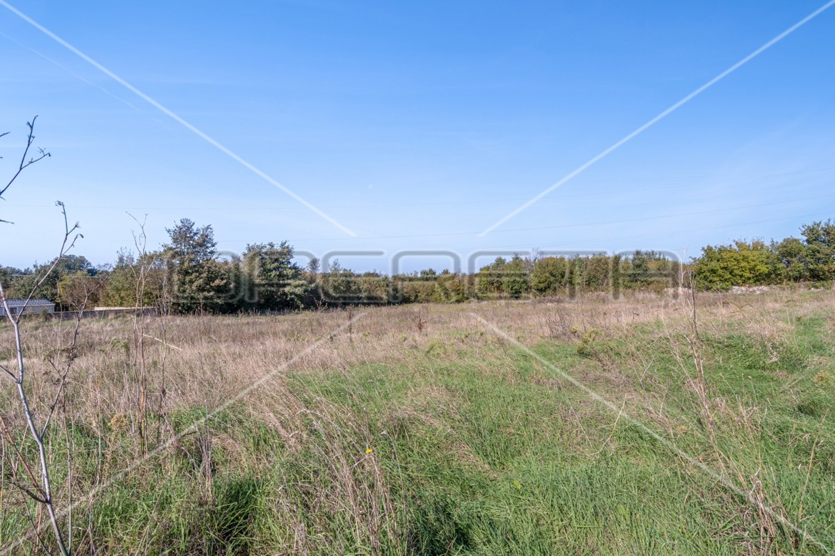 Istria, Marčana – Terreno edificabile con permesso di costruzione definitivo di 500 m2