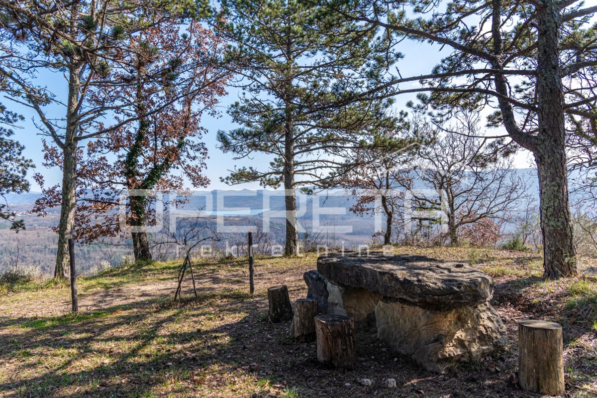 Grande proprietà di 170.000 m2 con una vista splendida