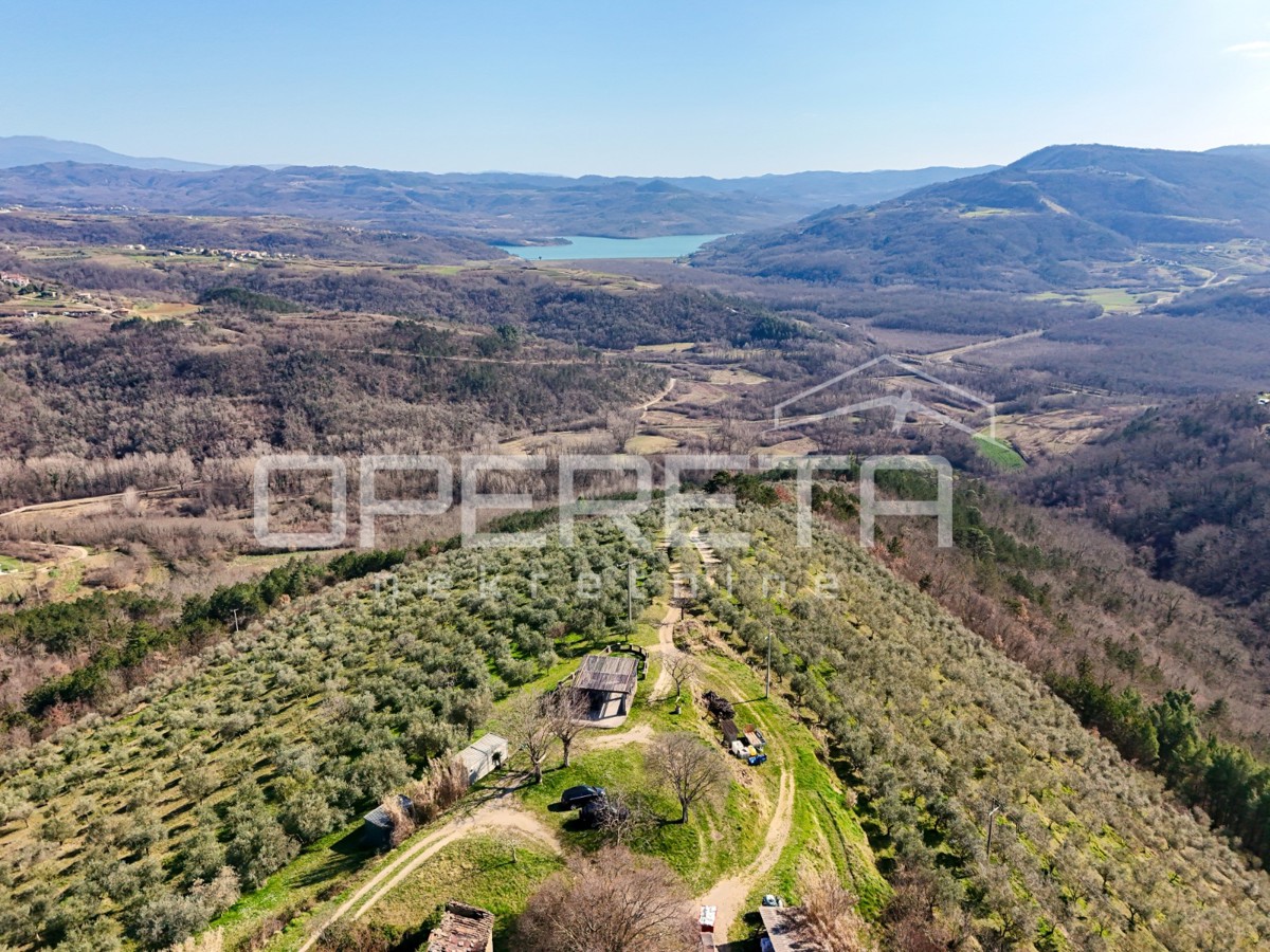 Grande proprietà di 170.000 m2 con una vista splendida