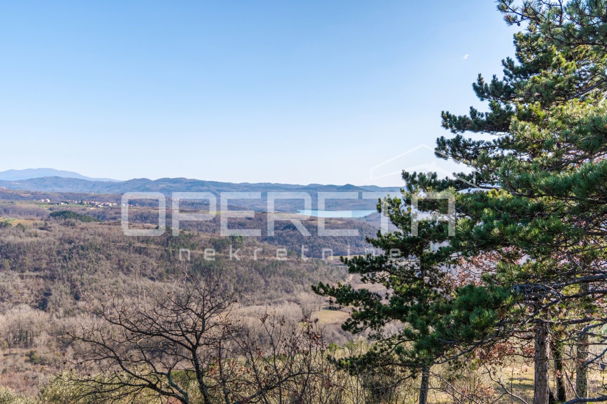 Grande proprietà di 170.000 m2 con una vista splendida
