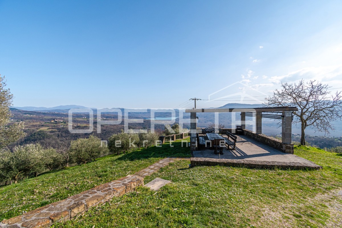 Grande proprietà di 170.000 m2 con una vista splendida