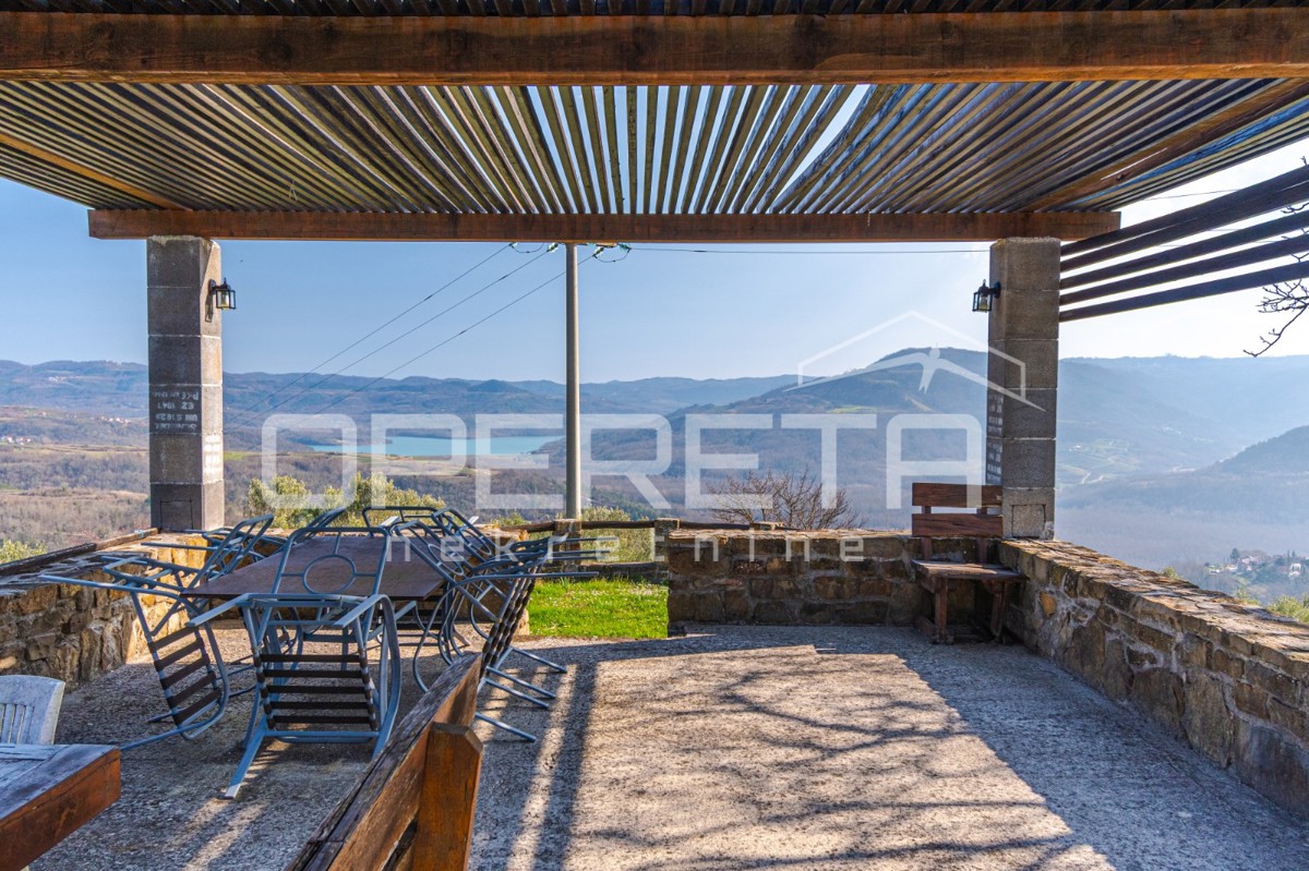 Grande proprietà di 170.000 m2 con una vista splendida