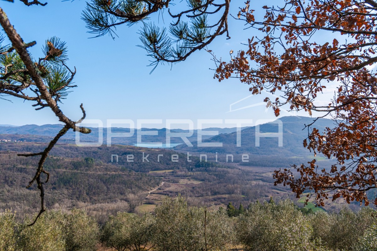 Grande proprietà di 170.000 m2 con una vista splendida