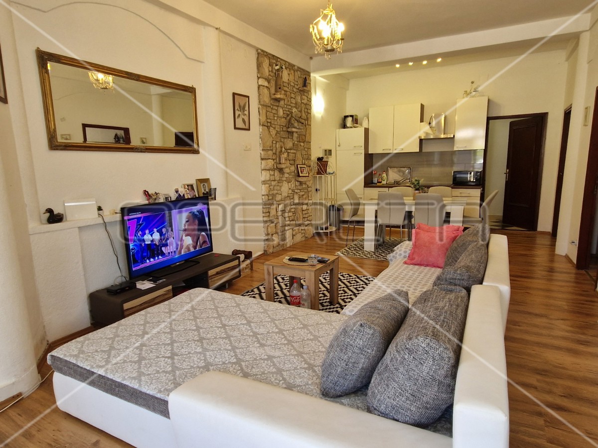 Istria, Ližnjan, appartamento al piano terra, 3 camere, giardino e piscina comuni