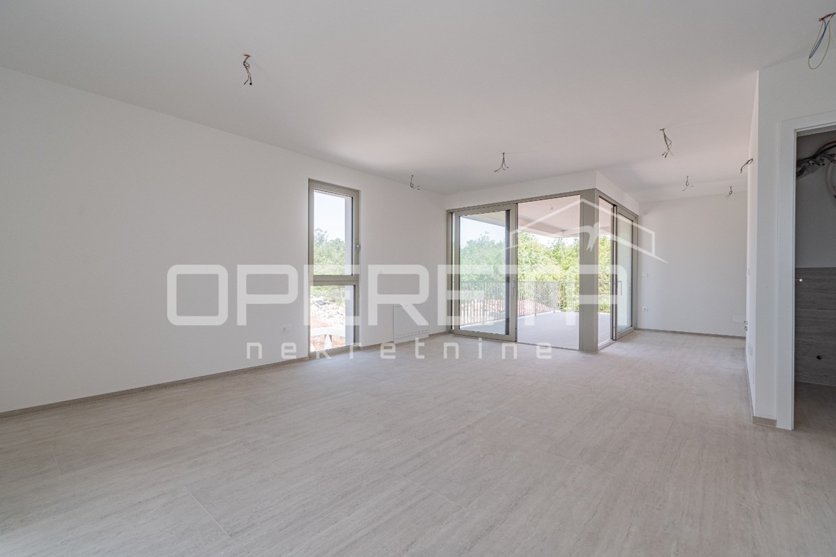 Istria, zona Novigrad – appartamento quadrilocale con vista mare