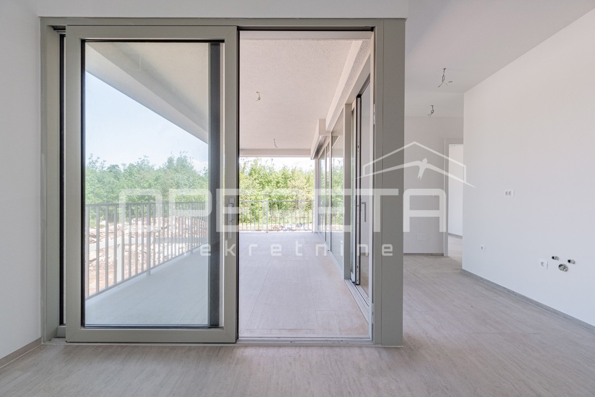 Istria, zona Novigrad – appartamento quadrilocale con vista mare