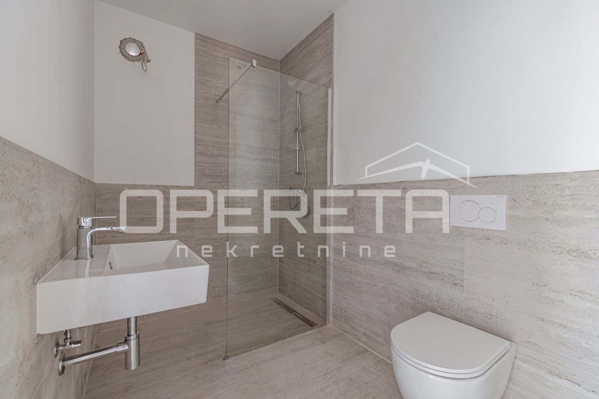 Istria, zona Novigrad – appartamento quadrilocale con vista mare