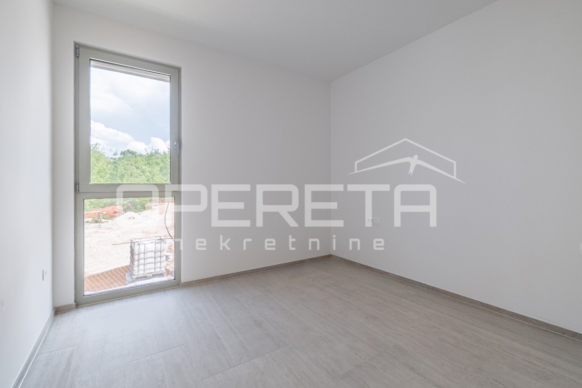 Istria, zona Novigrad – appartamento quadrilocale con vista mare