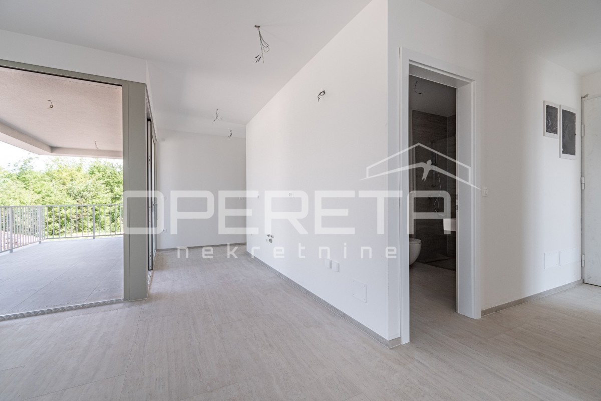 Istria, zona Novigrad – appartamento quadrilocale con vista mare