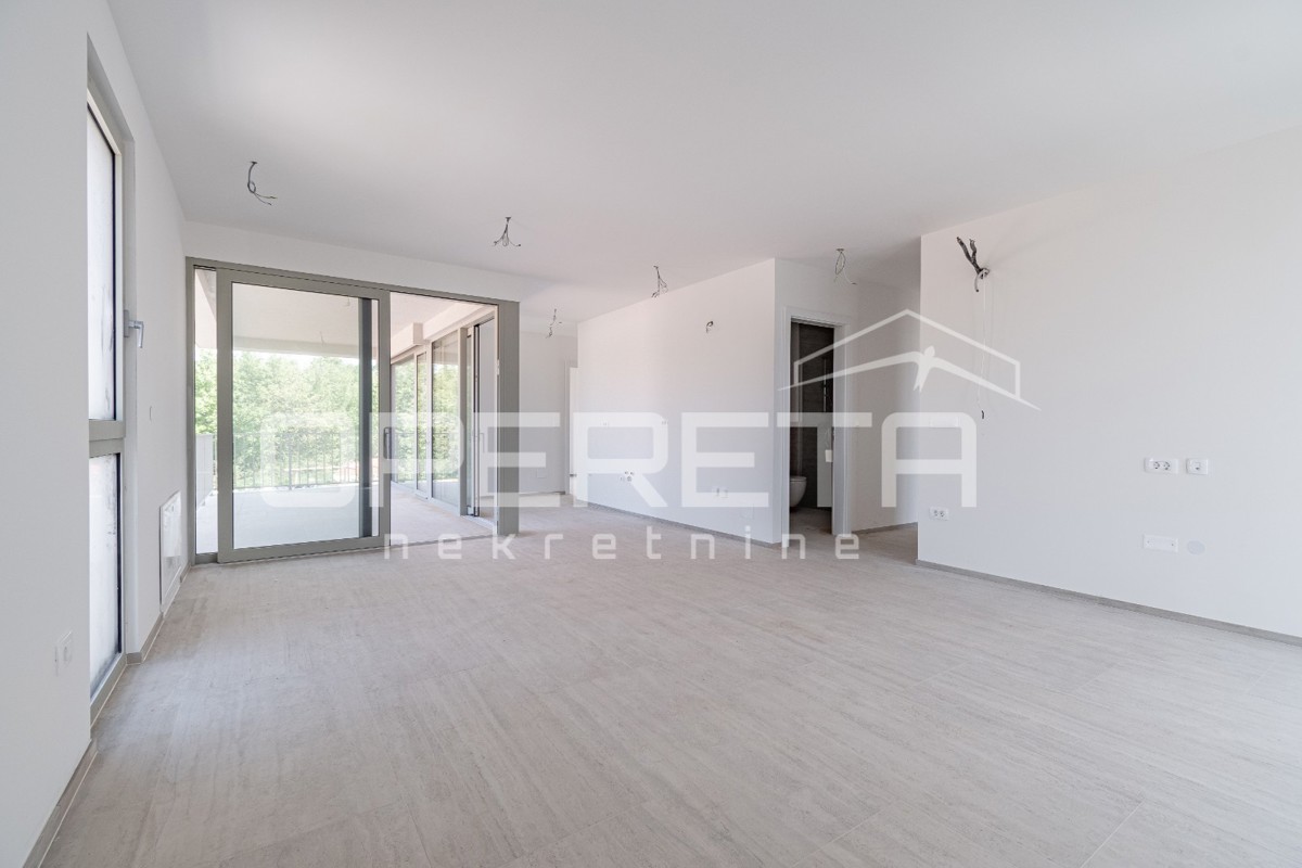 Istria, zona Novigrad – appartamento quadrilocale con vista mare