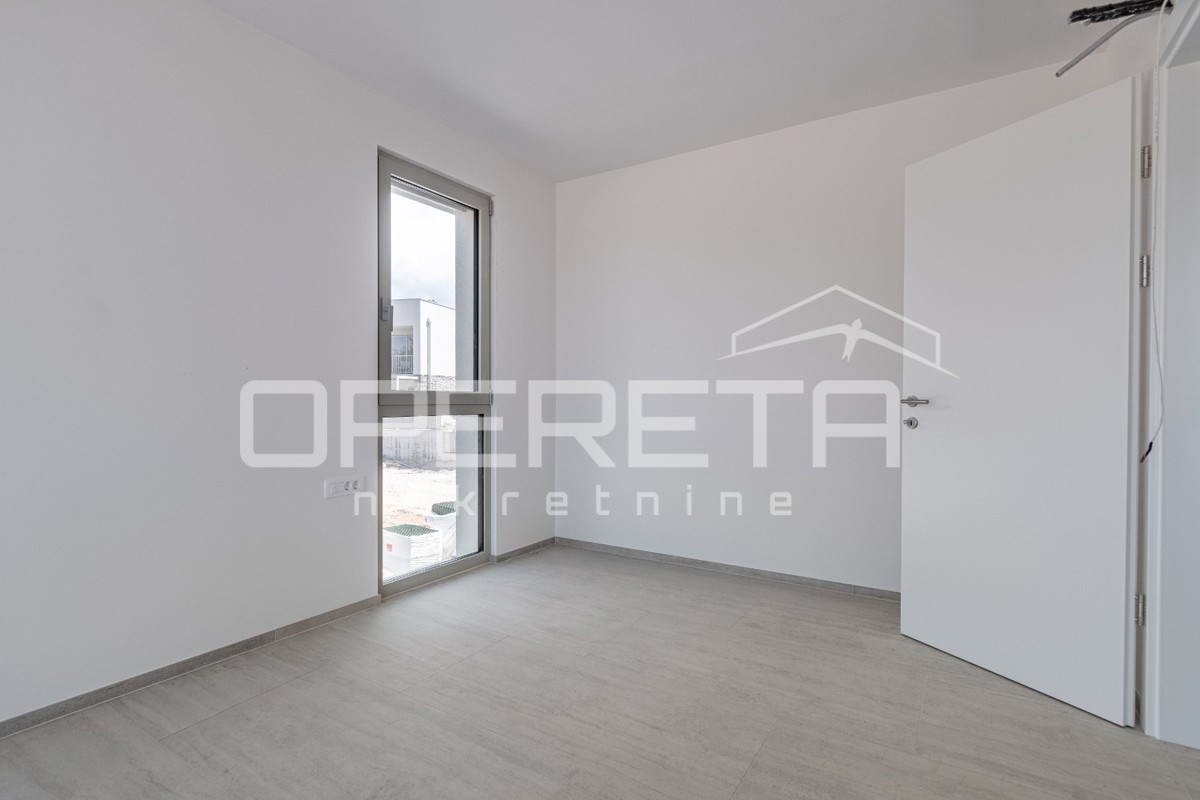 Istria, zona Novigrad – appartamento quadrilocale con vista mare