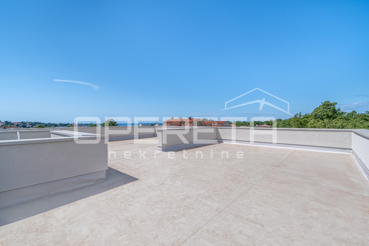 Istria, zona Novigrad – appartamento quadrilocale con vista mare