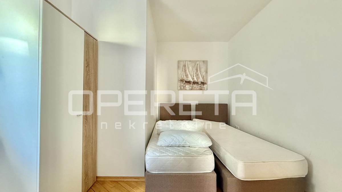 Novalja – Appartamento trilocale di 80 m² al piano terra con terrazza, a 500 m dal mare